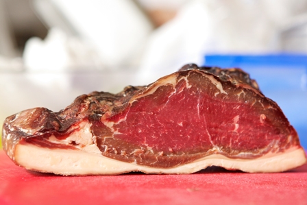 利用紐西蘭牛肉製作乾式熟成Dry Aging牛排
